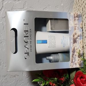 SECRET From the Dead Sea Nail & Body Care Kit 4 PC in box New Damaged Box